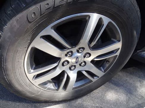 Used 2024 Ford Expedition Limited RWD image 11