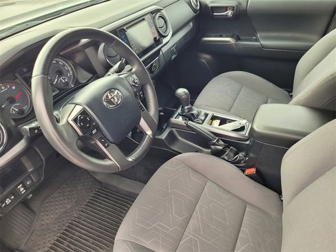 Used 2019 Toyota Tacoma TRD Off-Road image 9