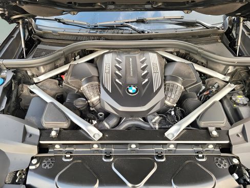 Used 2022 BMW X7 M50i w/ Luxury Seating Package image 25