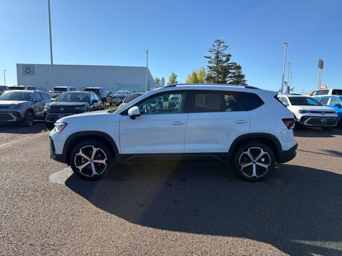 Certified 2025 Volkswagen Taos SEL image 2