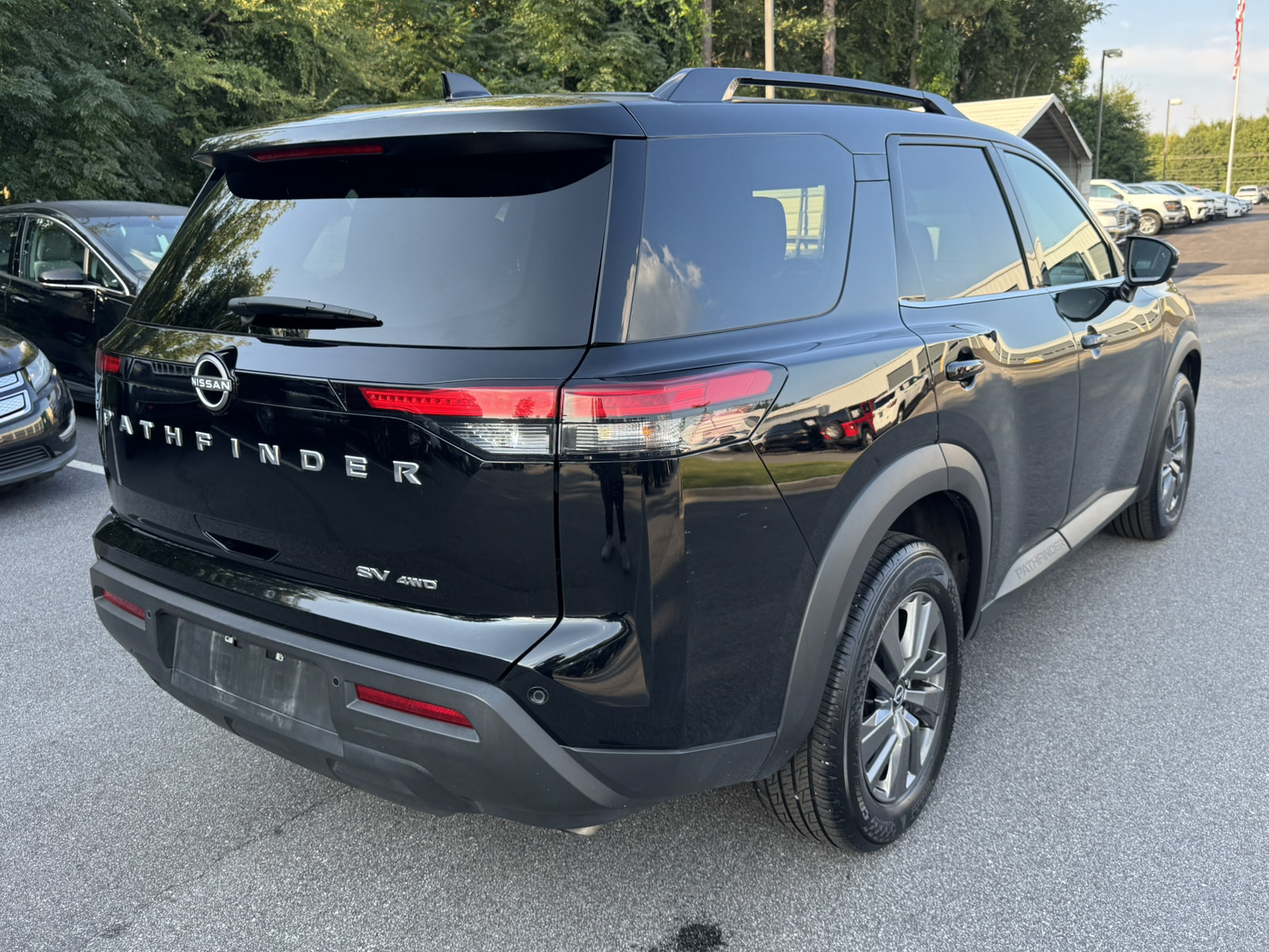 Used 2024 Nissan Pathfinder SV AWD/4WD image 5