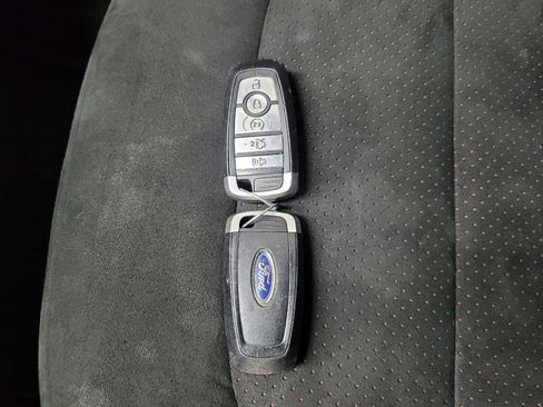 Used 2018 Ford Explorer XLT w/ Equipment Group 202A AWD/4WD image 32