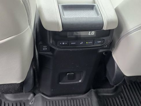 Used 2024 Toyota Grand Highlander AWD Hybrid image 12