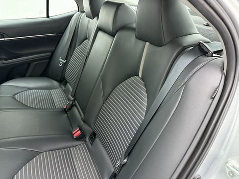 Used 2024 Toyota Camry SE image 10