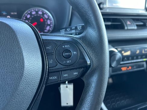 Used 2021 Toyota RAV4 LE image 19