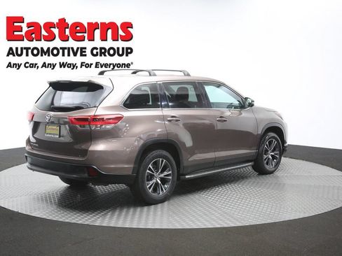 Used 2019 Toyota Highlander LE FWD image 40