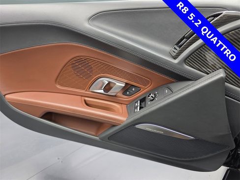 Used 2018 Audi R8 V10 image 25