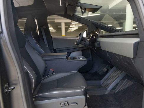 Used 2024 Tesla Cybertruck Cyberbeast AWD/4WD image 25