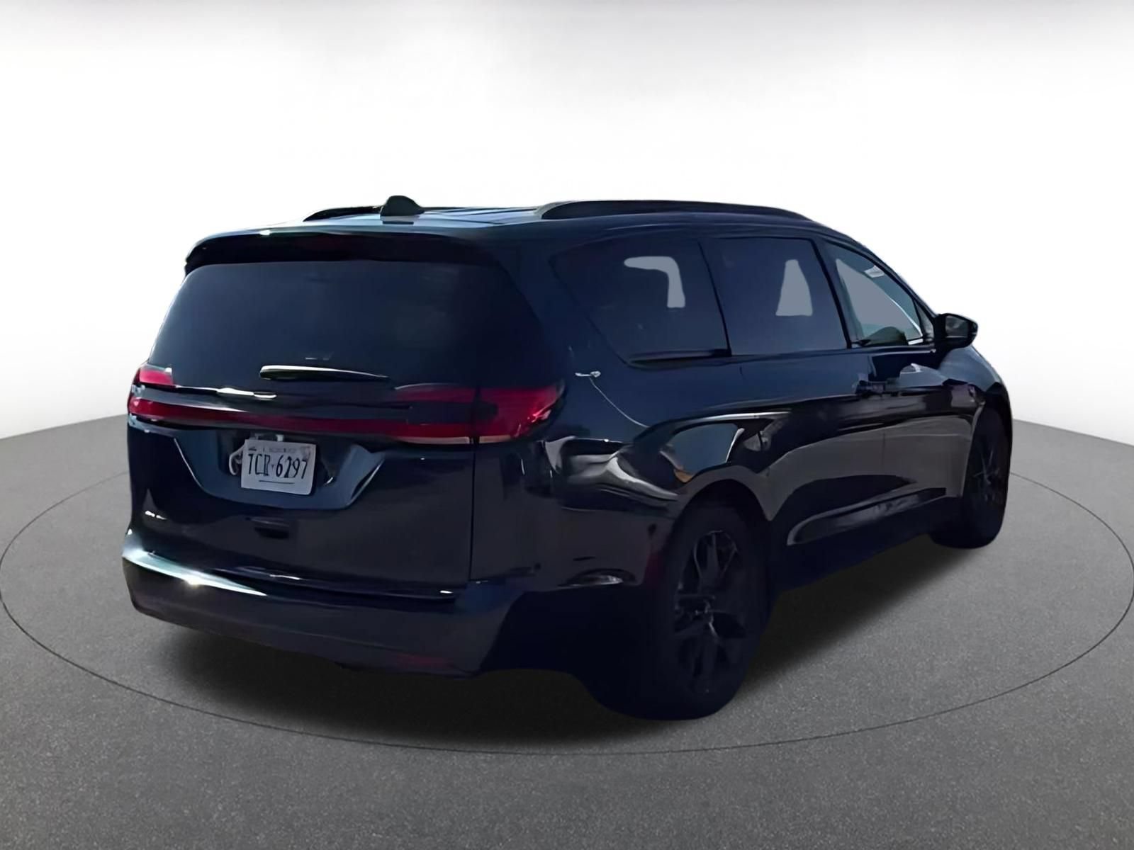 Used 2025 Chrysler Pacifica Limited FWD image 13