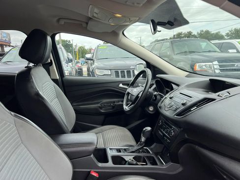 Used 2017 Ford Escape SE w/ SE Sport Appearance Package FWD image 16