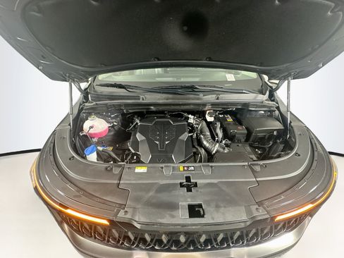 Used 2025 Kia Carnival FWD image 34