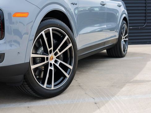 New 2025 Porsche Cayenne E-Hybrid Coupe image 12