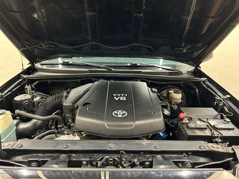 Used 2012 Toyota Tacoma 4x4 Access Cab V6 w/ SR5 Pkg image 12