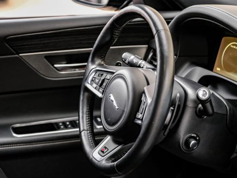 Used 2017 Jaguar XF S image 13