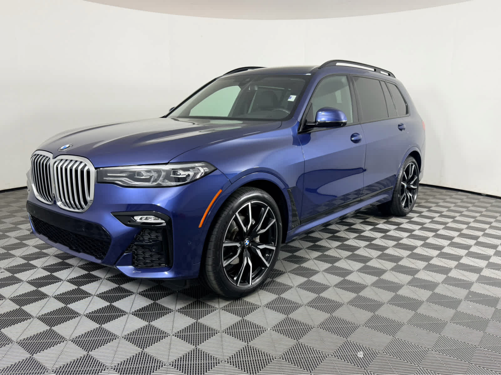 Used 2022 BMW X7 xDrive40i w/ M Sport Package AWD/4WD image 7