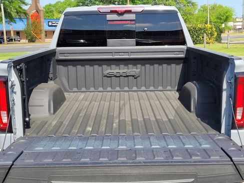 Used 2024 GMC Sierra 1500 AT4 w/ Technology Package image 9