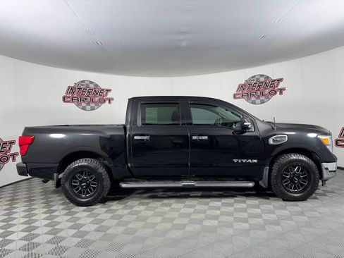 Used 2017 Nissan Titan SV AWD/4WD image 8