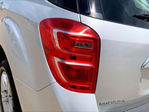 Used 2017 Chevrolet Equinox LS FWD image 30