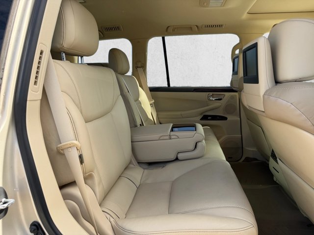 Used 2013 Lexus LX 570 4WD w/ Luxury Pkg image 17