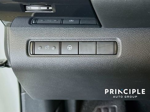 Used 2024 Nissan Pathfinder SV FWD image 13