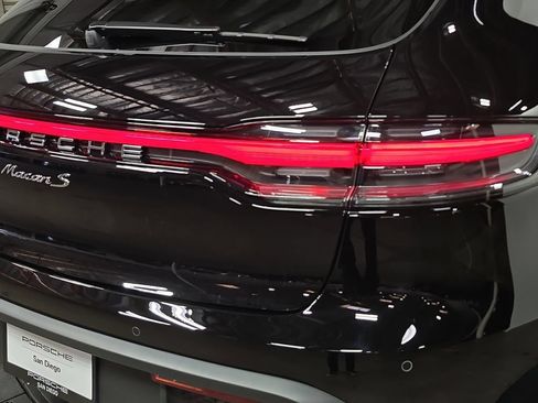 Certified 2026 Porsche Macan S AWD/4WD image 30