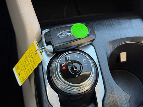 Used 2021 Ford Escape SE image 24