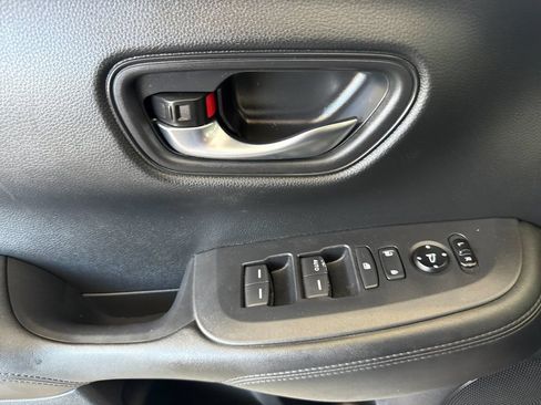 Used 2023 Honda HR-V LX image 10