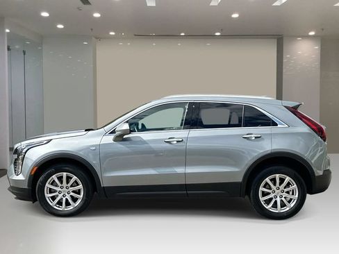 Used 2023 Cadillac XT4 Luxury w/ Cold Weather Package AWD/4WD image 2