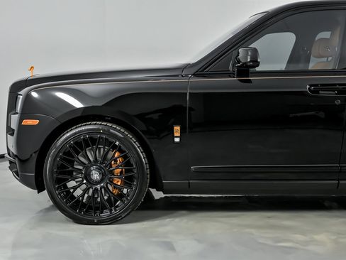 Used 2022 Rolls-Royce Cullinan w/ Dark Exterior Package image 7