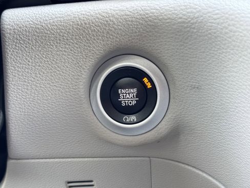 Used 2022 Chrysler Pacifica Limited image 20