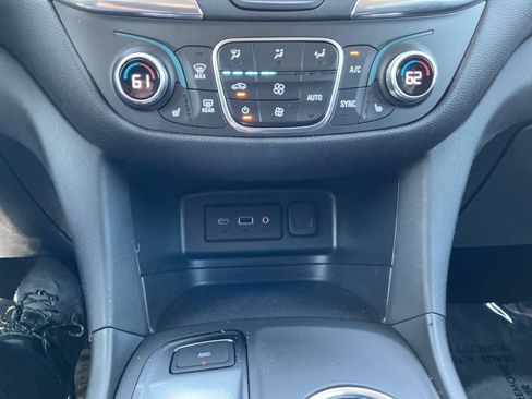 Used 2019 Chevrolet Equinox LT AWD/4WD image 18