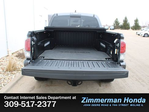 Used 2022 Toyota Tacoma TRD Off-Road image 6