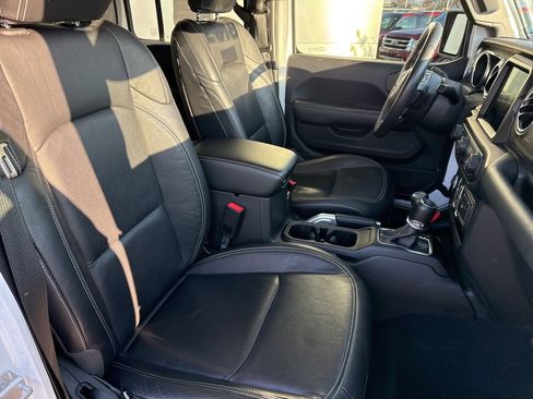 Used 2018 Jeep Wrangler Unlimited Sahara image 19