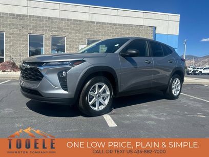Certified 2025 Chevrolet Trax LS w/ LPO, Blackout Package