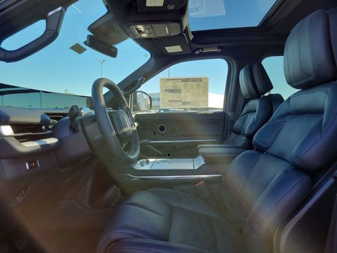 New 2025 Lincoln Navigator L Reserve w/ Jet Appearance Package image 17