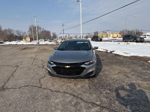 Used 2024 Chevrolet Malibu LT image 2