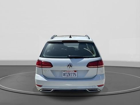 Used 2019 Volkswagen Golf SE FWD image 4
