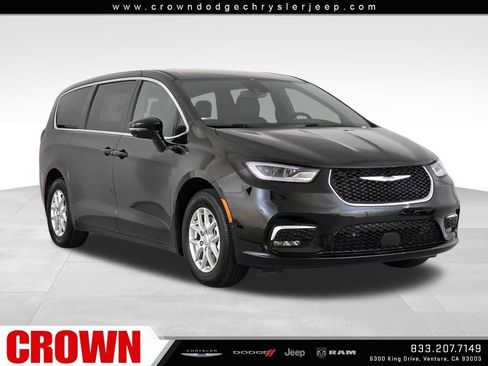 New 2026 Chrysler Pacifica Select image 3