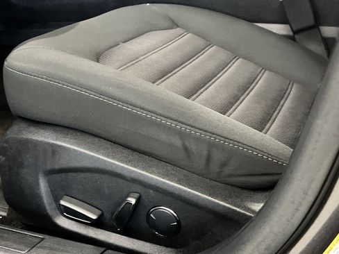 Used 2018 Ford Fusion SE w/ Fusion SE Technology Package image 12