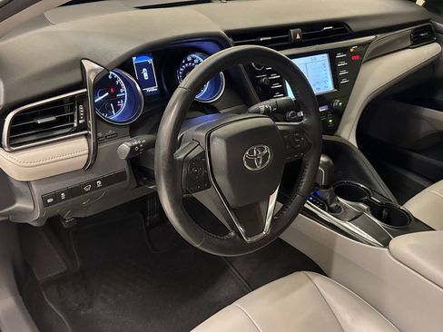 Used 2019 Toyota Camry SE FWD image 17