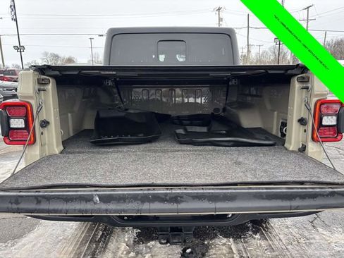 Used 2020 Jeep Gladiator Overland image 3