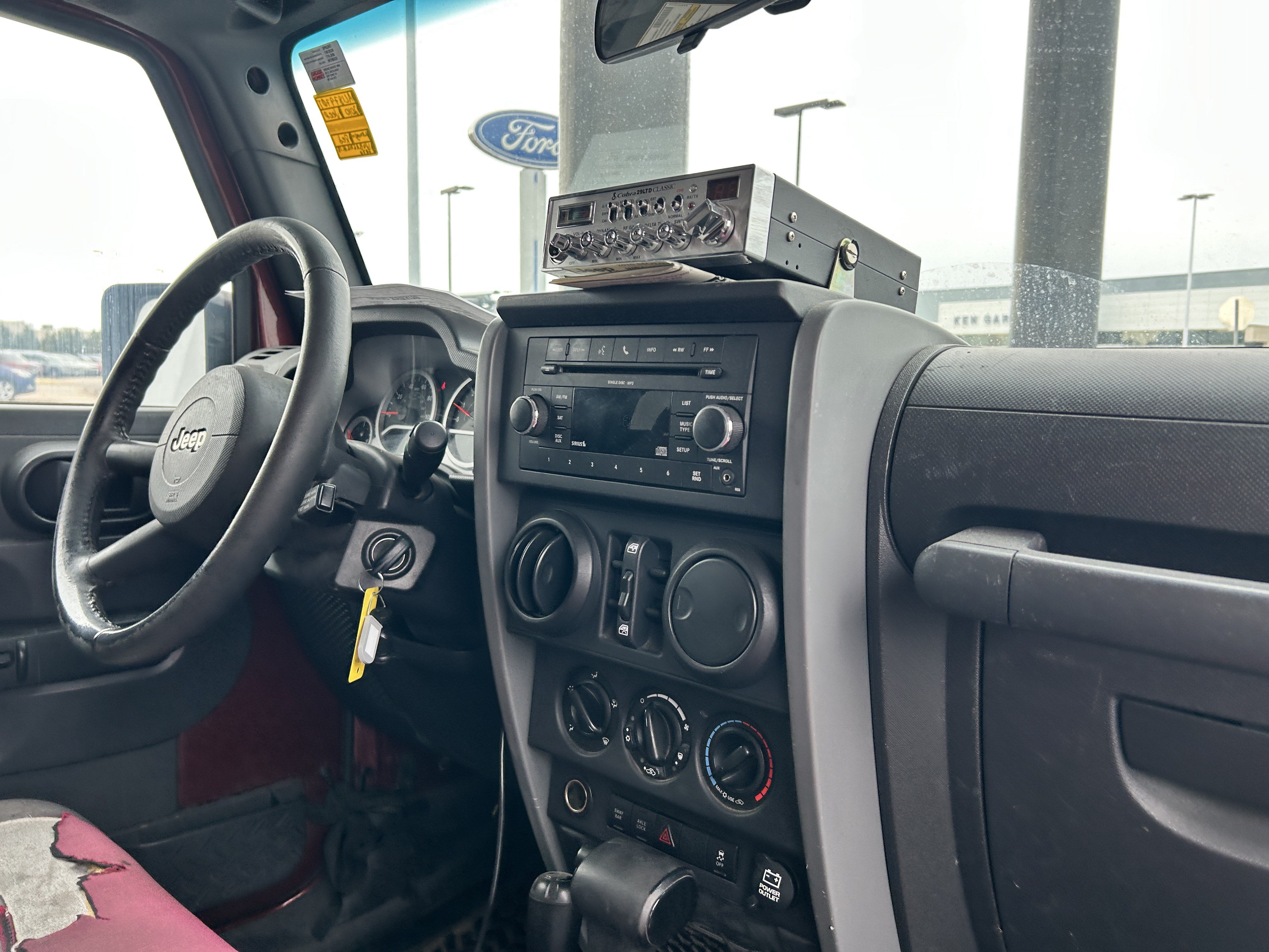 Used 2010 Jeep Wrangler Unlimited Rubicon AWD/4WD image 14