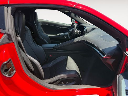 Used 2022 Chevrolet Corvette Stingray Coupe w/ 1LT RWD image 19