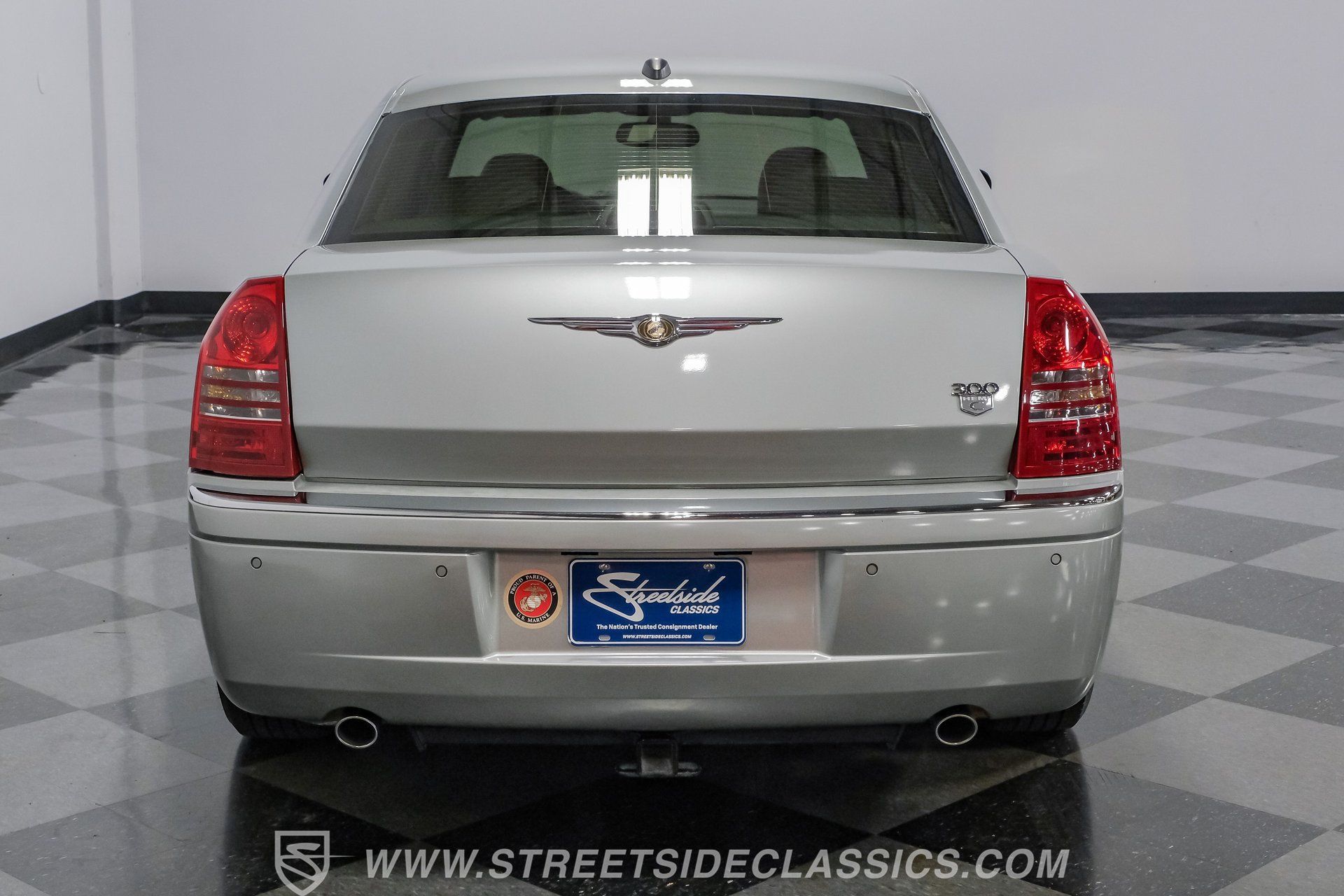 Used 2005 Chrysler 300 C w/ Navigation & Sound Group II RWD image 11