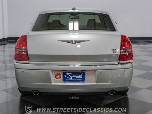 Used 2005 Chrysler 300 C w/ Navigation & Sound Group II RWD image 11