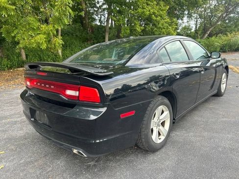 Used 2012 Dodge Charger SE RWD image 3