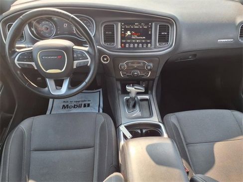 Used 2017 Dodge Charger SXT image 5