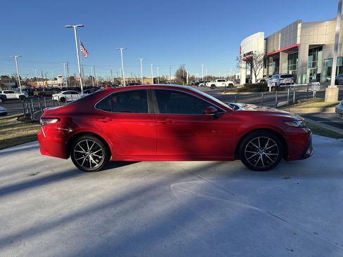 Certified 2022 Toyota Camry SE image 11