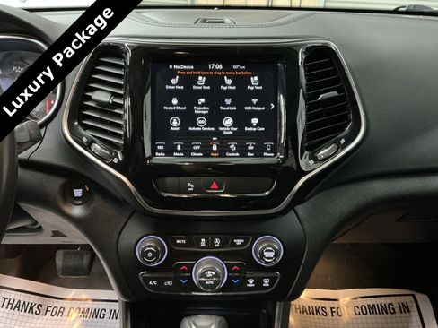 Used 2019 Jeep Cherokee Limited w/ Luxury Group image 24