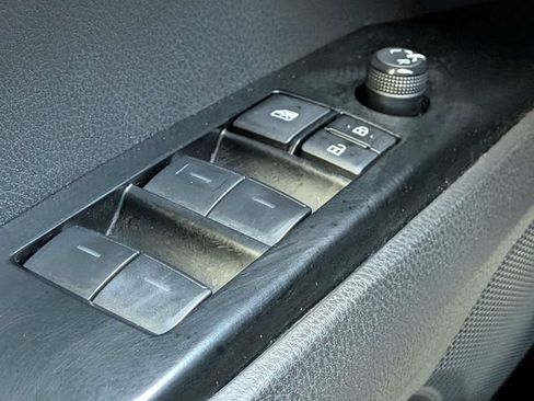 Used 2025 Toyota Camry SE w/ Convenience Package FWD image 22